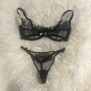 Lindie Black- 34DD/ size 3